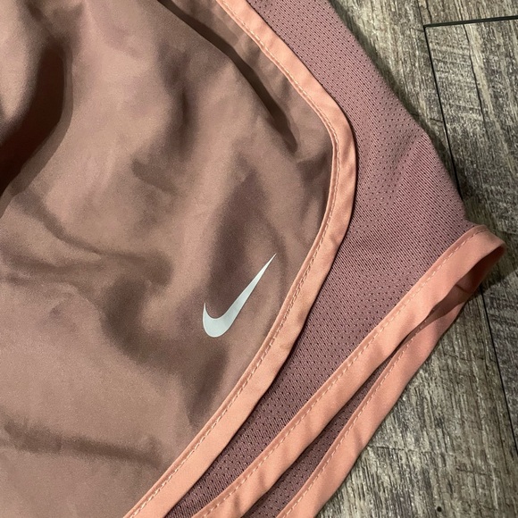 Women’s Nike Shorts Size Medium - Picture 2 of 5